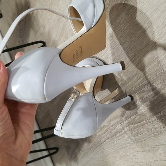 Shoes - Picture 5 of 6